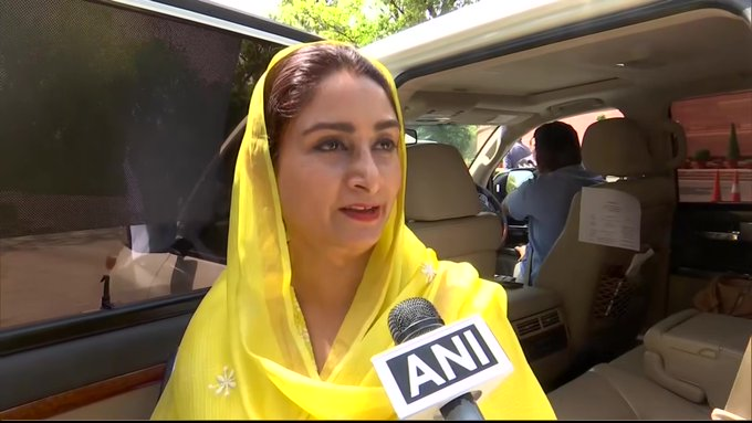 Harsimrat Kaur Badal resigns, Narendra Singh Tomar replaces her as union minister of food processing