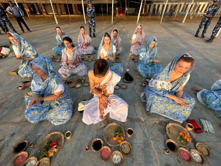 Dev Diwali in Gaya: German women, foreigners pay tribute to ancestors in Pitrapaksha mela
