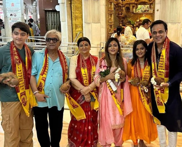 Wagle Ki Duniya completes 1000 episodes, cast visits Siddhivinayak Temple